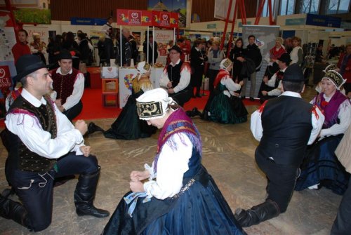 Lepe so Slovenske narodne noše